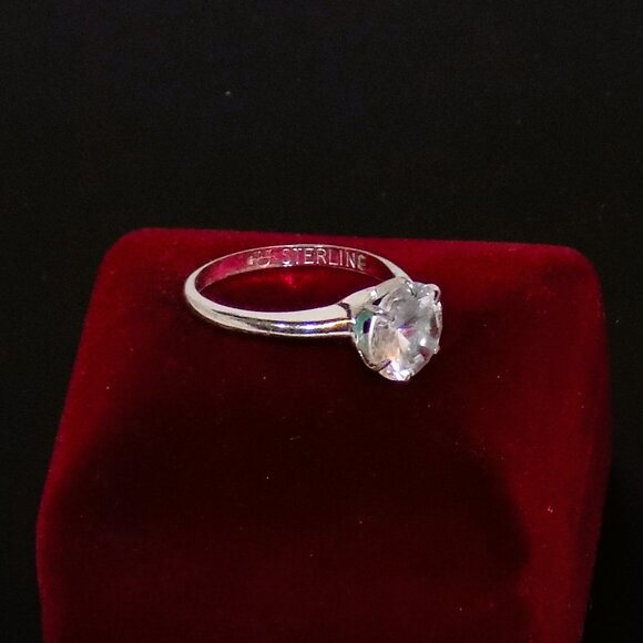 Uncas Jewelry - Vintage IOC Signed Uncas Sterling Silver Large Solitaire 6 Prong Size 7 Ring